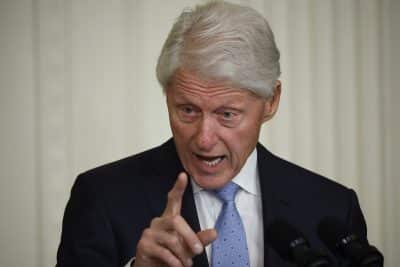 Imagem do post O ex-presidente americano Bill Clinton foi mencionado em uma lista relacionada ao traficante sexual Jeffrey Epstein