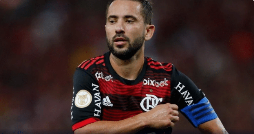 Ídolo do Flamengo critica tratamento dado pelo clube a Everton Ribeiro