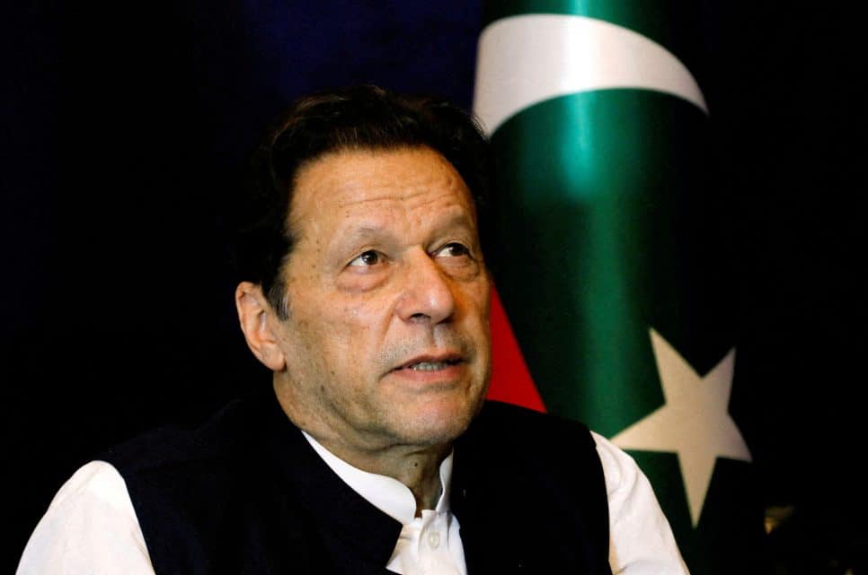 O ex-primeiro ministro do Paquistão, Imran Khan, foi sentenciado a 10 anos de prisão