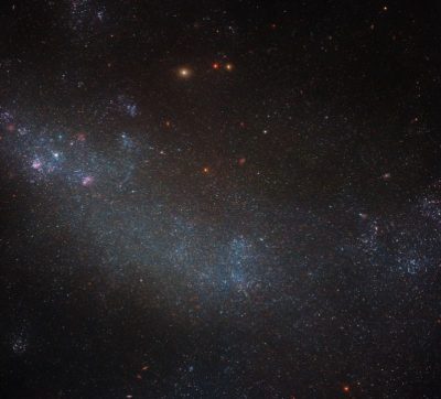 Imagem do texto Imagens incríveis da NASA em fevereiro mostram galáxia anã e formação de estrelas