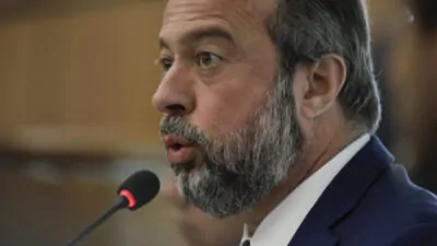 Ministra da Gestão e da Inovação em Serviços Públicos, Esther Dweck; o ministro de Minas e Energia, Alexandre Silveira; o ministro das comunicações, Juscelino Filho; o ministro do Desenvolvimento Agrário e Agricultura Familiar, Paulo Teixeira; e representantes dos ministérios da Defesa e da Ciência, Tecnologia e Inovações assinarão Acordos de Cooperação Técnica (ACTs), no âmbito do Programa de Governança e Modernização das Empresas Estatais – Inova. Participam o Ministério de Minas e Energia (MME) - Empresa Brasileira de Participações em Energia (ENBPar), Indústrias Nucleares do Brasil (INB), Eletronuclear, Nuclebrás Equipamentos Pesados S.A (Nuclep); Ministério das Comunicações (MCOM) - Telecomunicações Brasileiras S.A (Telebrás); Ministério da Ciência, Tecnologia e Inovações (MCTI) - Centro Nacional de Tecnologia Eletrônica Avançada (Ceitec);Ministério da Defesa (MD) - Indústria de Material Bélico do Brasil (IMBEL); Ministério do Desenvolvimento Agrário (MDA) - Banco Nacional de Desenvolvimento Econômico e Social (BNDES), Companhia de Entrepostos e Armazéns Gerais de São Paulo (CEAGESP), Companhia de Armazéns e Silos de Minas Gerais (CEASAMINAS), Companhia Nacional de Abastecimento (CONAB) - Sérgio Lima/Poder360 - 17.dez.2024
